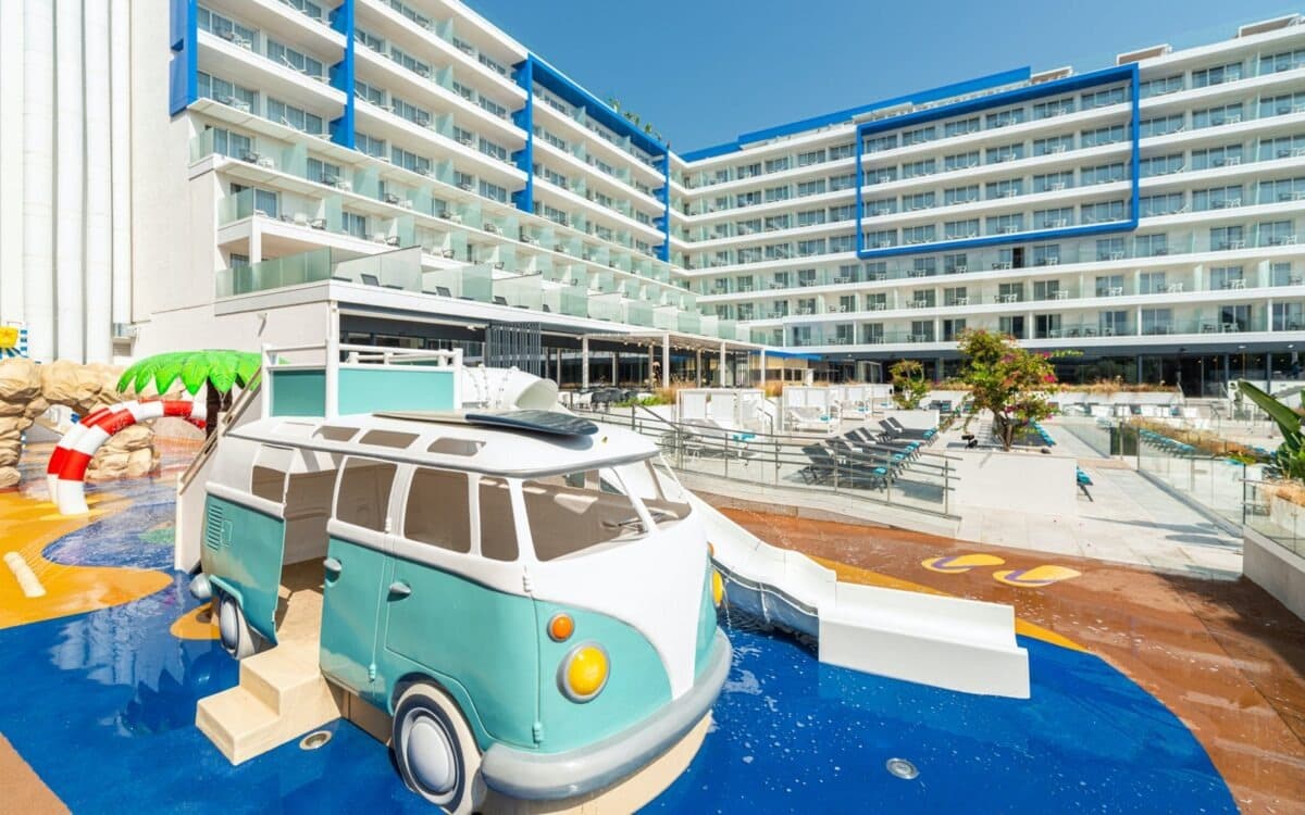 AZUREHOTEL-SPLASH-PARK-4-1200x750